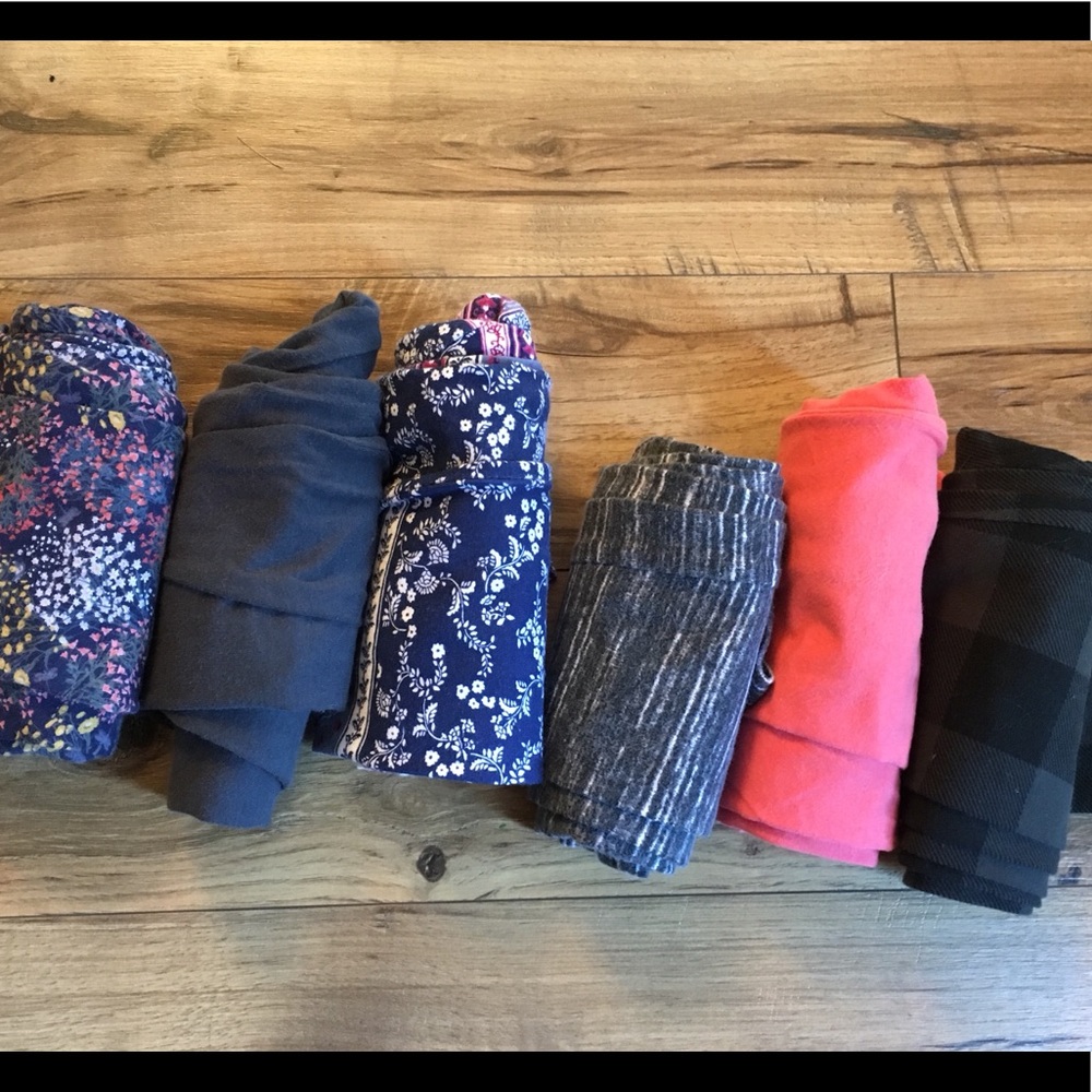 6 pairs of girls’ Old Navy leggings.